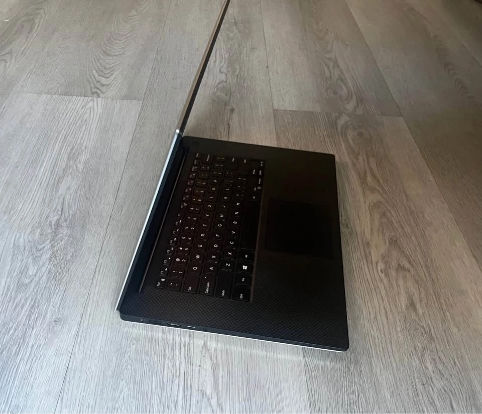 Dell XPS 15 9570 Laptop - photo 2
