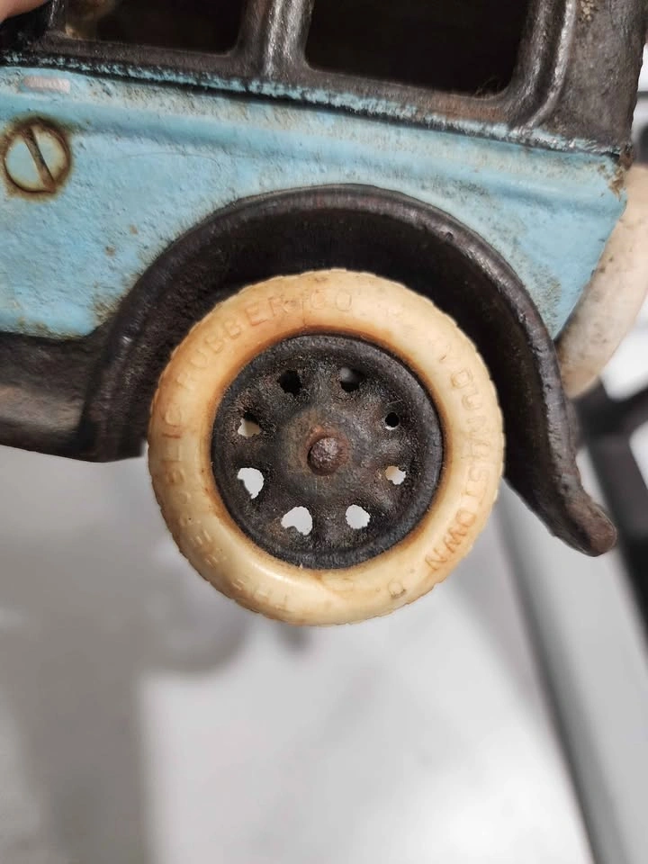 Vintage 1920s Arcade Cast Iron Buick Sedan - photo 2