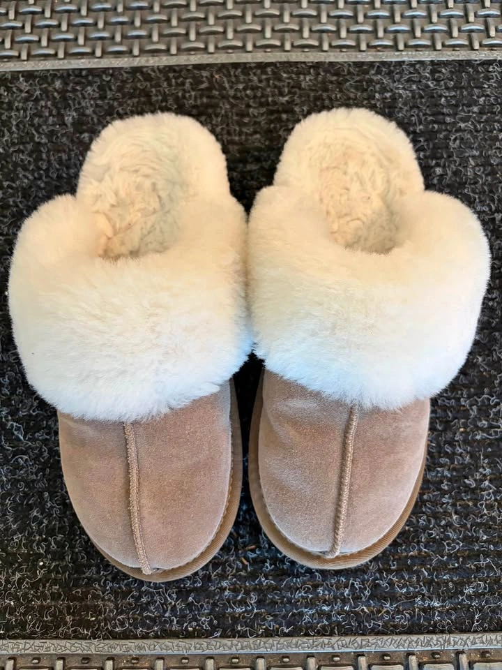 Costco nuknuk fur slippers