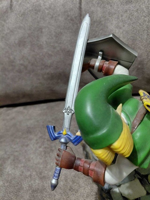 First 4 Figures Ocarina of Time Link Statue - photo 5