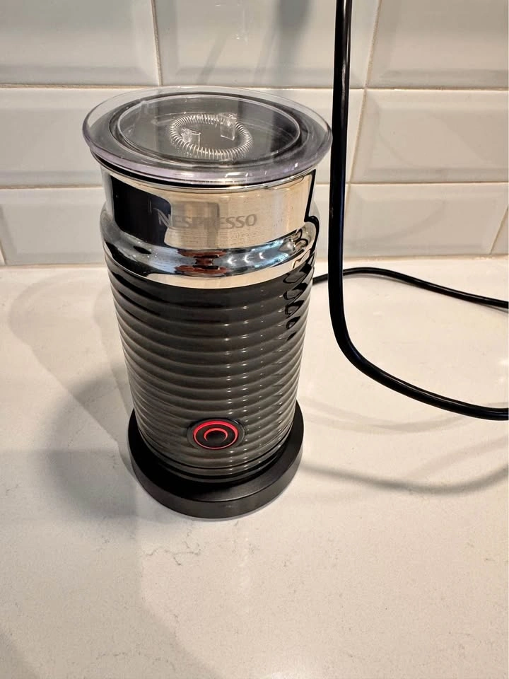 Nespresso Aeroccino 3 automatic milk frother in black