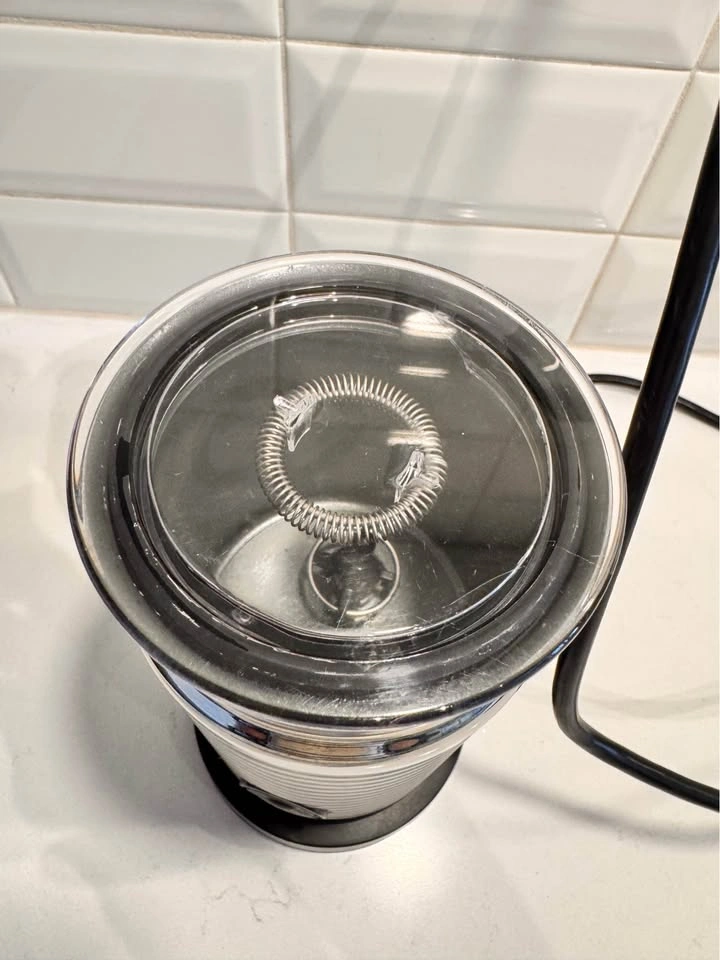 Nespresso Aeroccino 3 automatic milk frother in black - photo 3