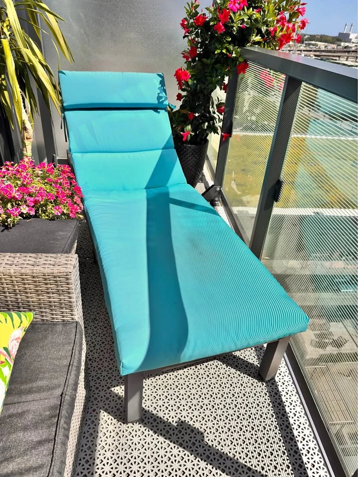Outdoor Patio Chaise Lounge (Adjustable) with Turquoise Cushion
