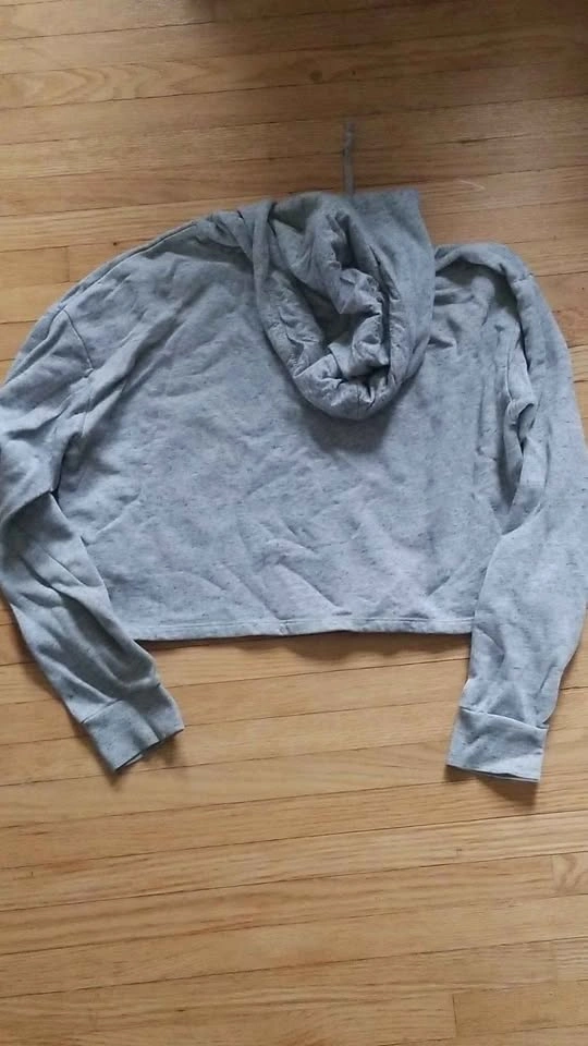 Gray crop top hoodie - photo 2
