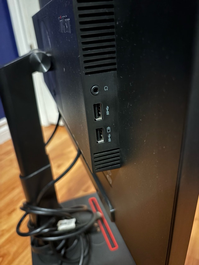 Lenovo ThinkVision 24” Monitor - photo 3
