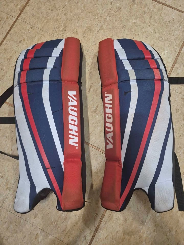 Vaughn Youth/Junior Street Hockey Goalie Chest Protector and Leg - photo 5