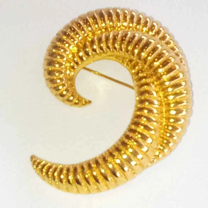 Vintage Costume Jewelry - Monet, D'ORLAN and Signed Pieces - photo 4