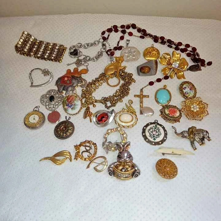 Mixed Lot Vintage To Now 35 Costume Jewelry Pieces For Crafts