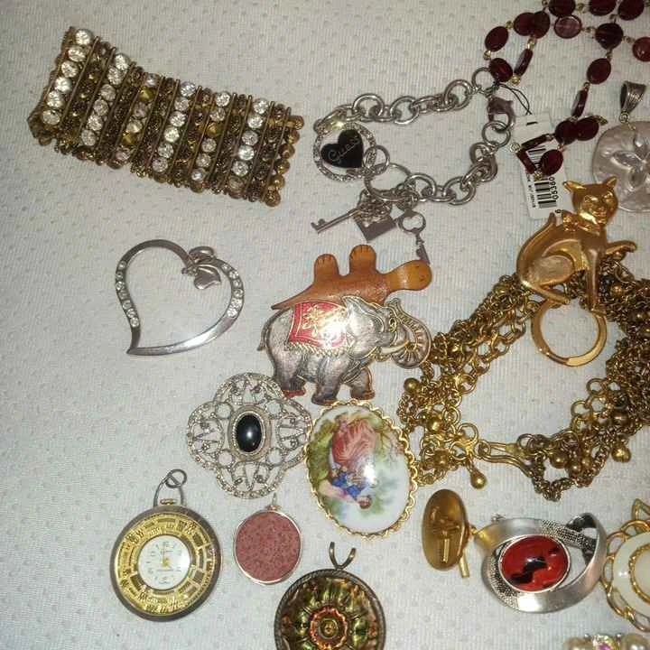 Mixed Lot Vintage To Now 35 Costume Jewelry Pieces For Crafts - photo 2