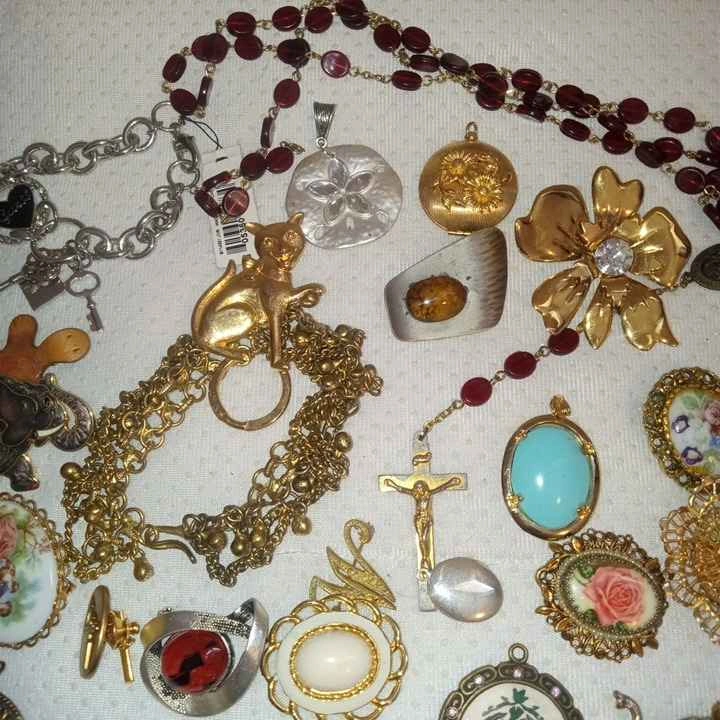 Mixed Lot Vintage To Now 35 Costume Jewelry Pieces For Crafts - photo 3