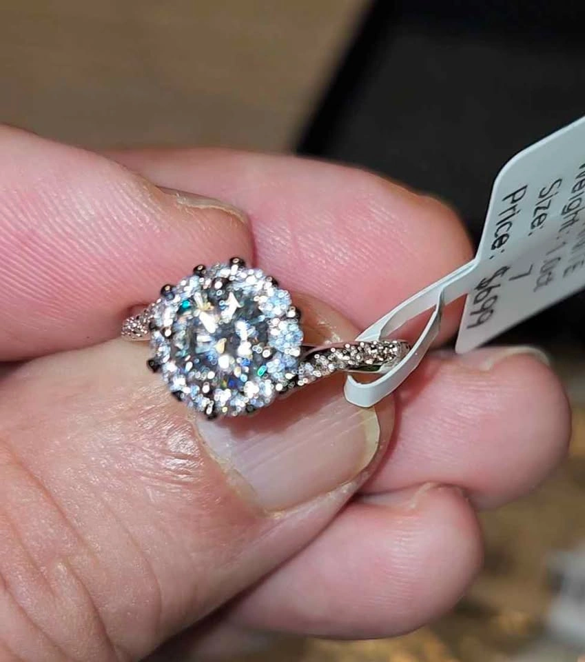 Moissanite Halo Ring 1.0ct Size 7 - photo 2