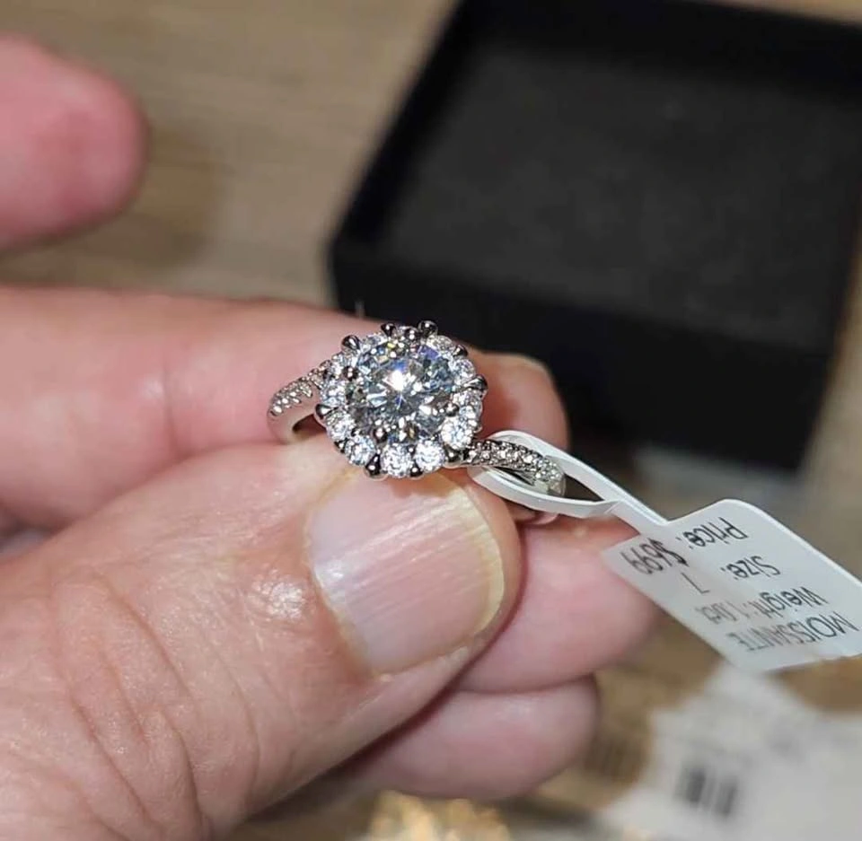 Moissanite Halo Ring 1.0ct Size 7 - photo 3