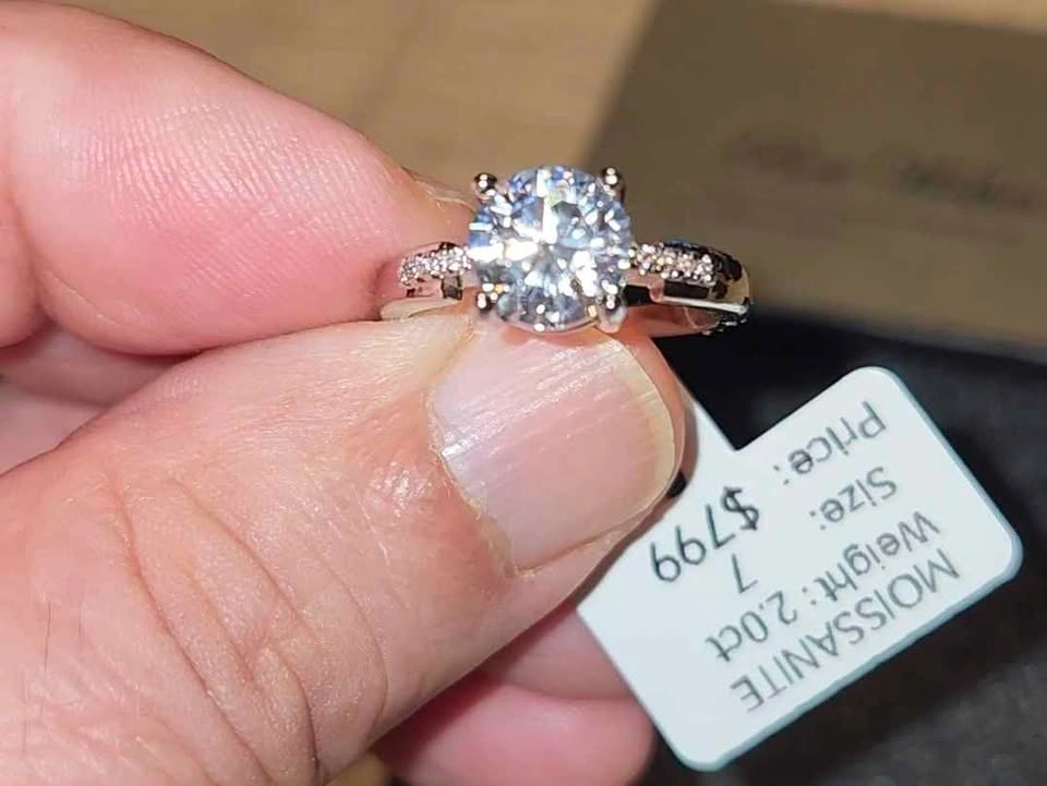 2.0ct Moissanite Ring - photo 2