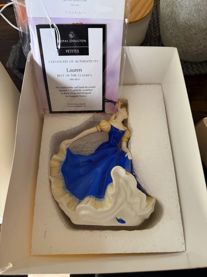 Pair of Royal Doulton Petites Figurines – Alyssa & Lauren - photo 3