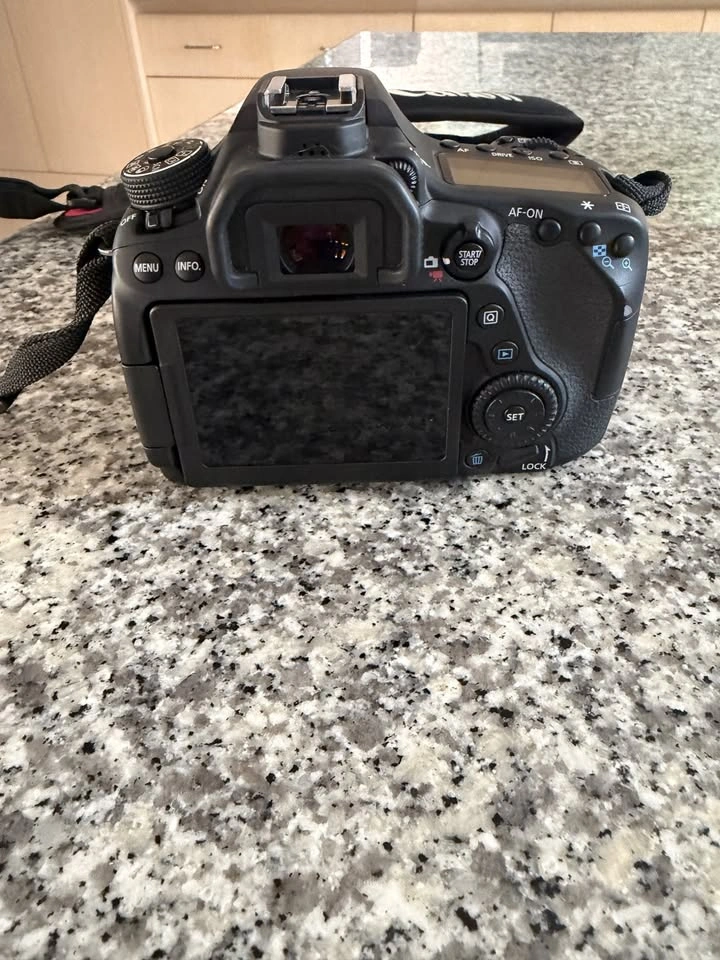 Canon EOS 80D Bundle: 18-135mm & 18-55mm Lenses, Flash & Mic - photo 3