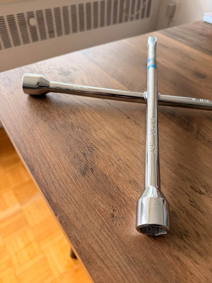 4-Way Lug Wrench / Tire Iron – SAE Sizes, New - photo 2