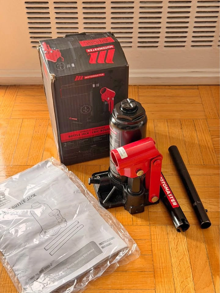 MotoMaster 2-Ton Hydraulic Bottle Jack – Like New