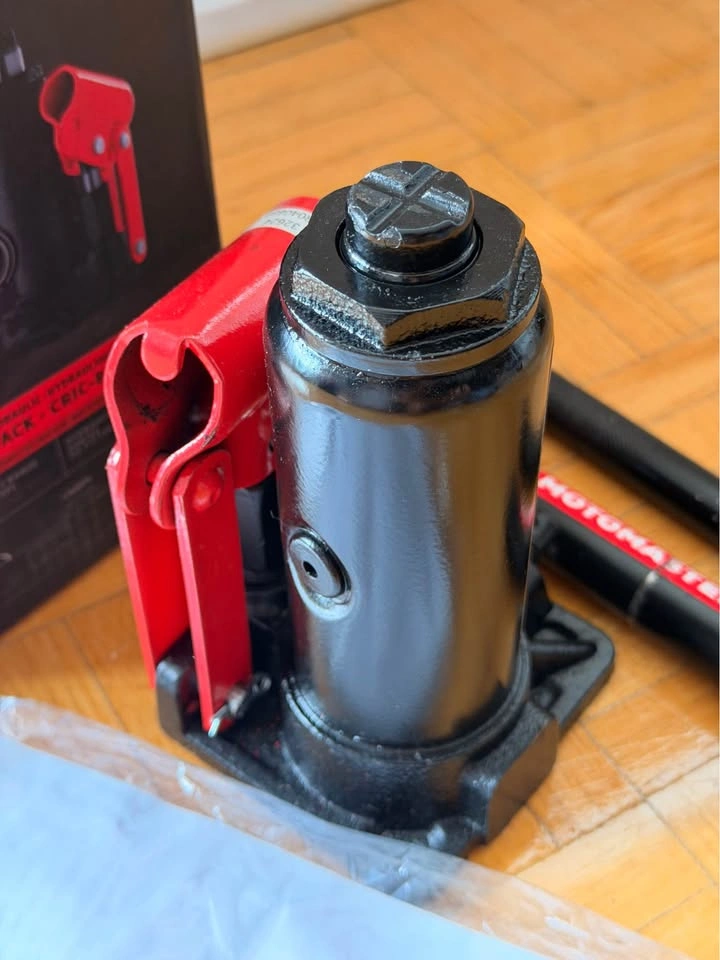 MotoMaster 2-Ton Hydraulic Bottle Jack – Like New - photo 4