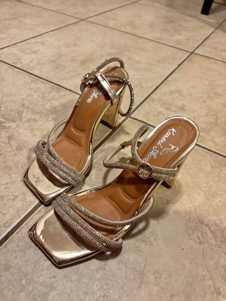 Small heels golden shoes size 6