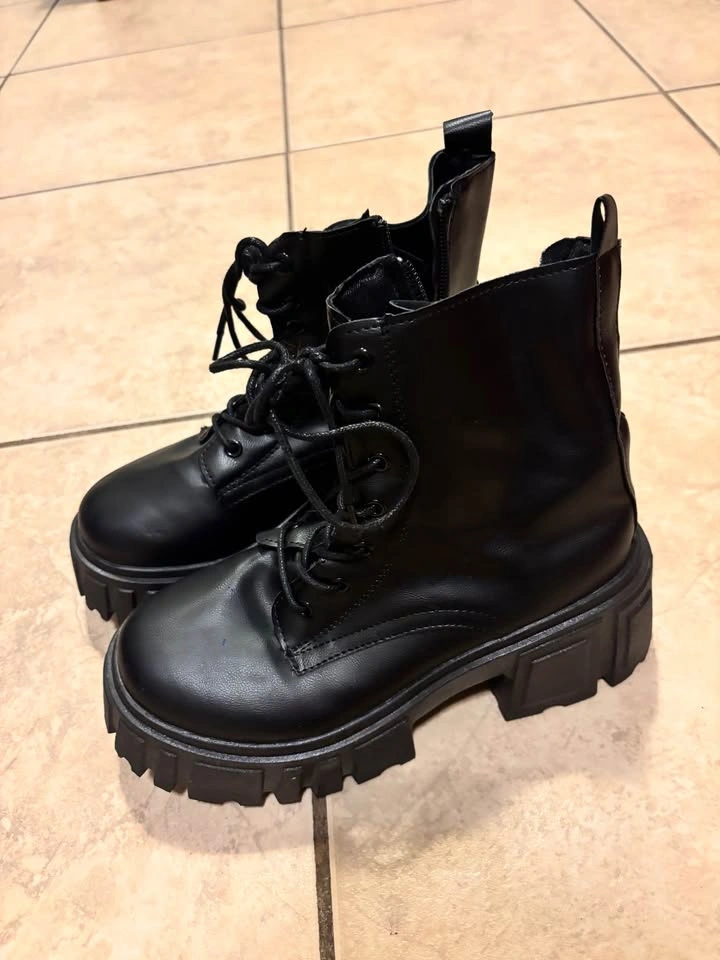 Women’s gothic Boots Size 6 - photo 2