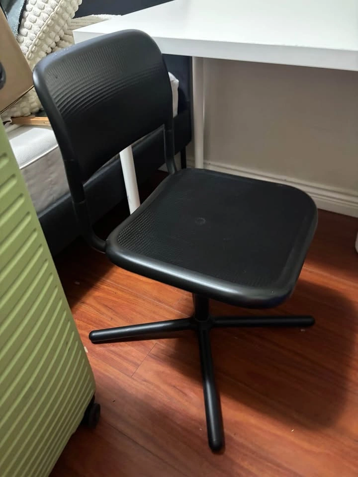 Desk + Chair - photo 3