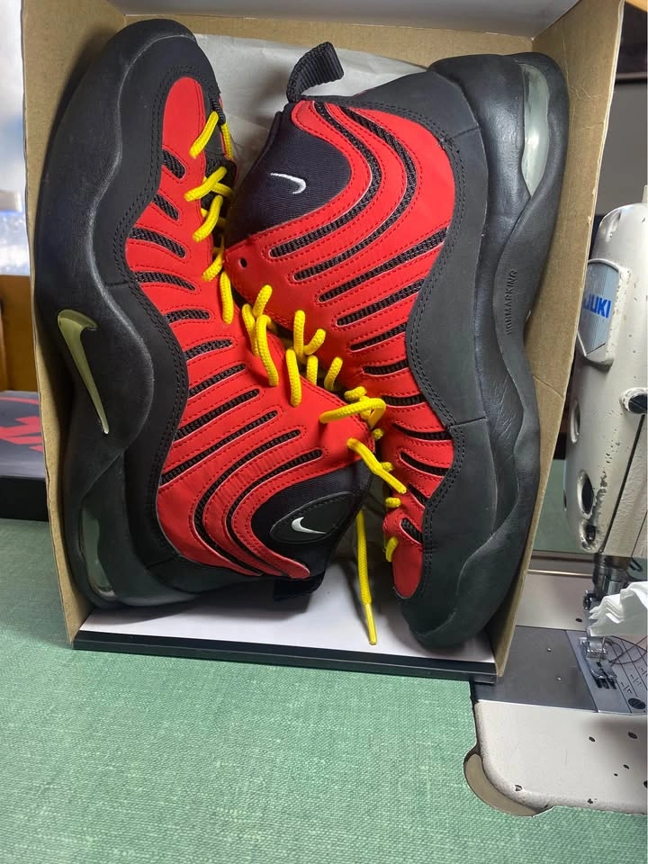 Nike Air Bakin OG Varsity Red - Size 7Y (W 8.5) - photo 2
