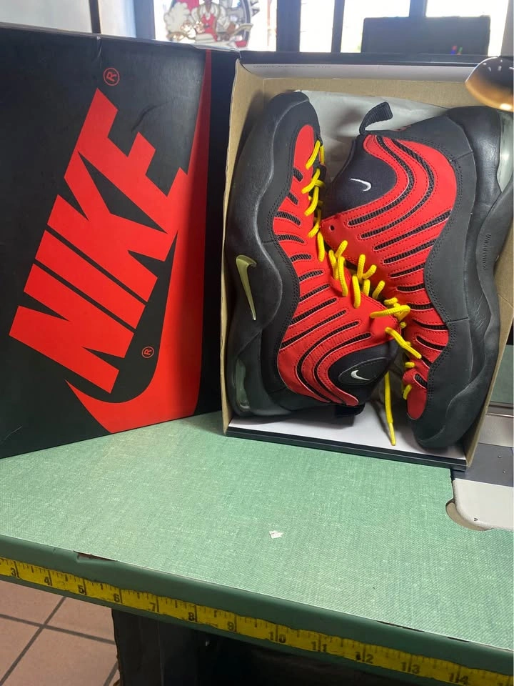 Nike Air Bakin OG Varsity Red - Size 7Y (W 8.5) - photo 3
