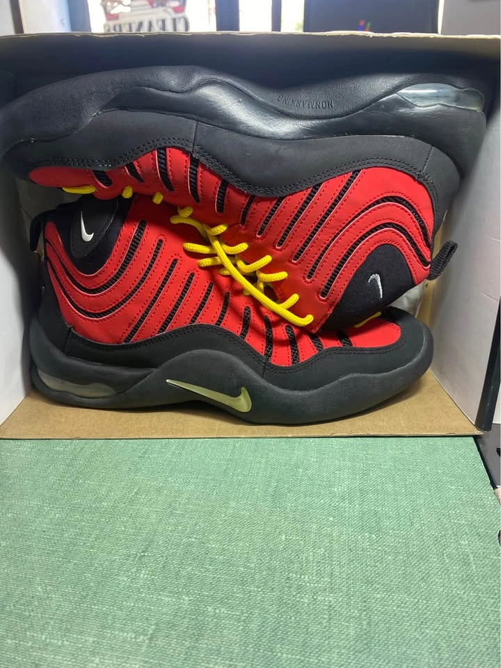 Nike Air Bakin OG Varsity Red - Size 7Y (W 8.5) - photo 4