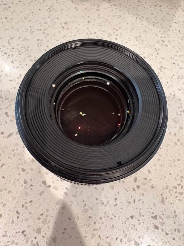 Canon EF 100mm f/2.8L Macro with filters — Excellent Condition - photo 3