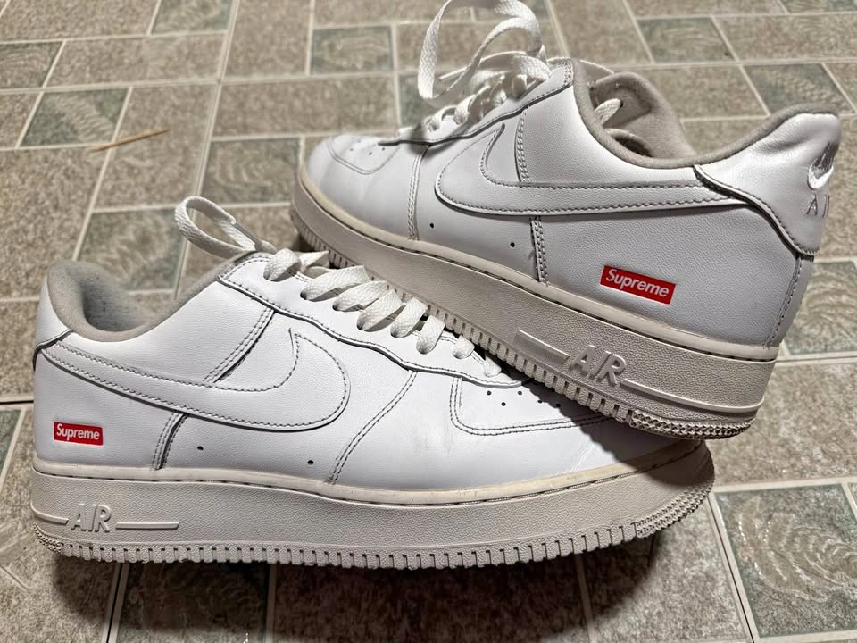 Nike Air Force 1 Low Supreme White (SIZE 11)