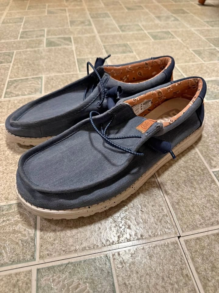 Hey Dude Size 9
