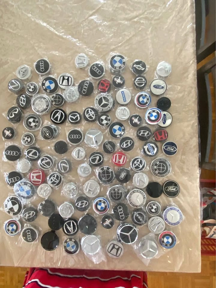 Car center caps logo