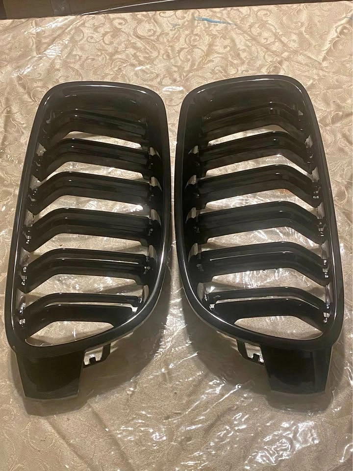 BMW grill glossy black
