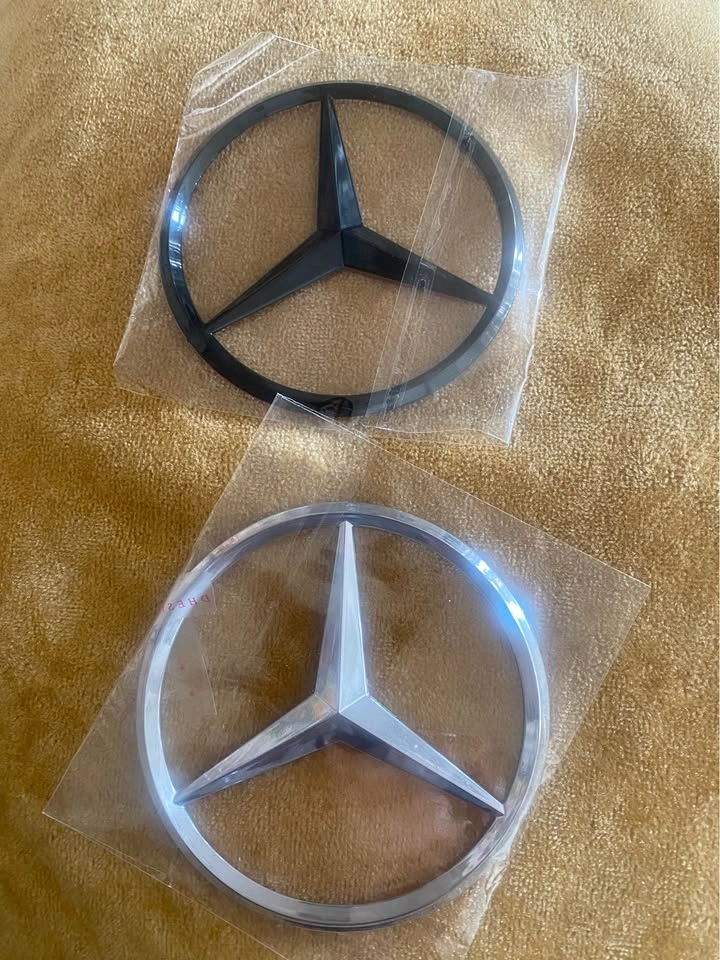 Benz rear logo emblem - photo 2