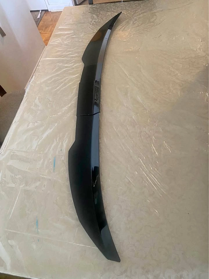 Universal spoiler glossy black