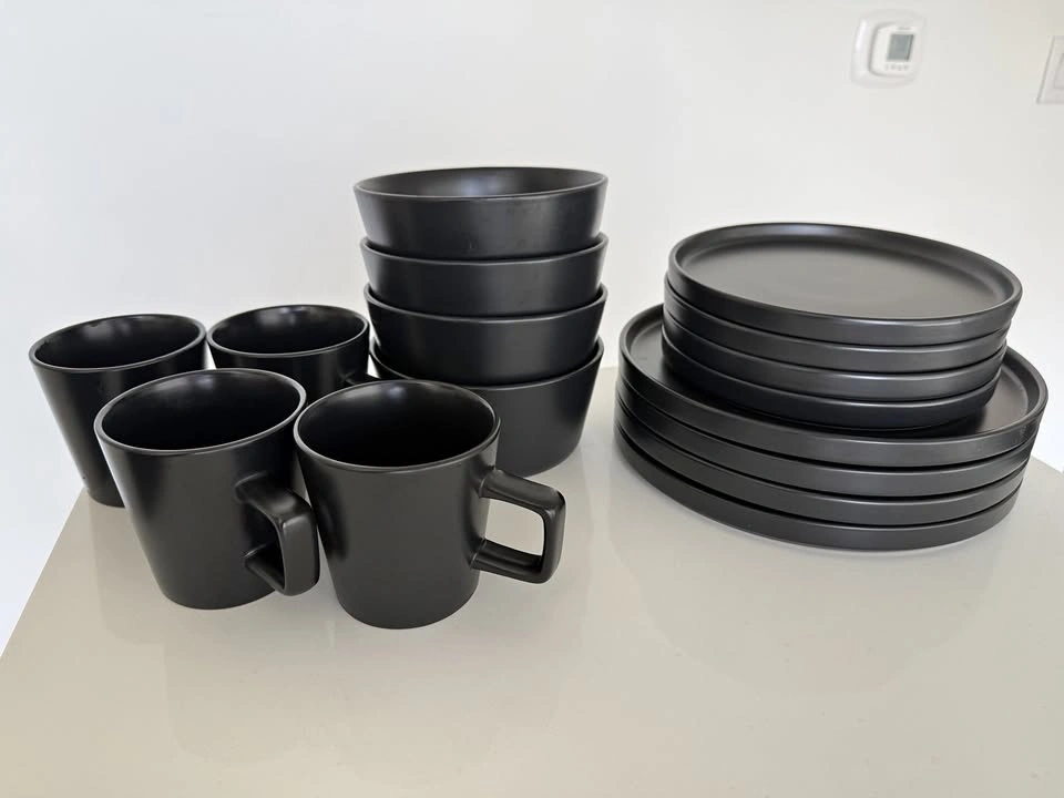 Stone Lain Modern Ledge 16-Piece Dinnerware Set (Matte Black)