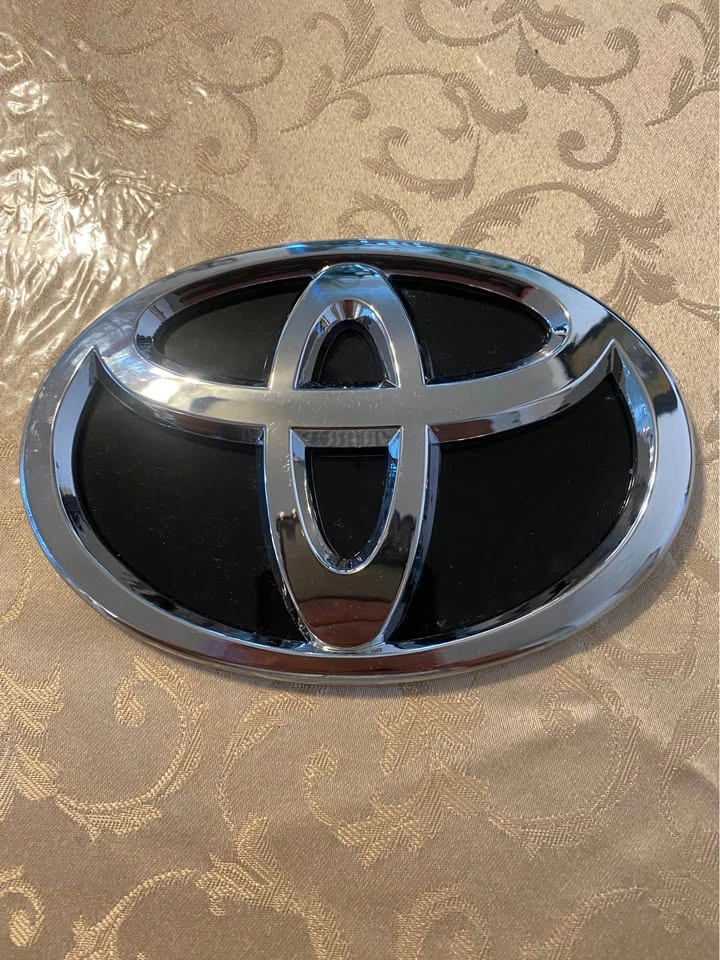 Toyota logo emblem - photo 3