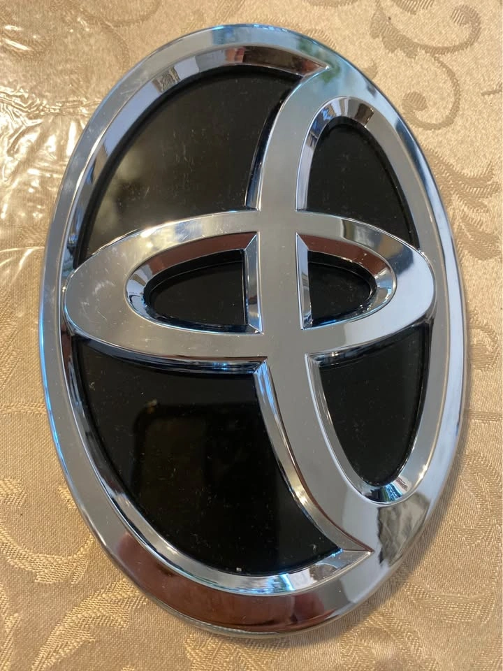 Toyota logo emblem - photo 4