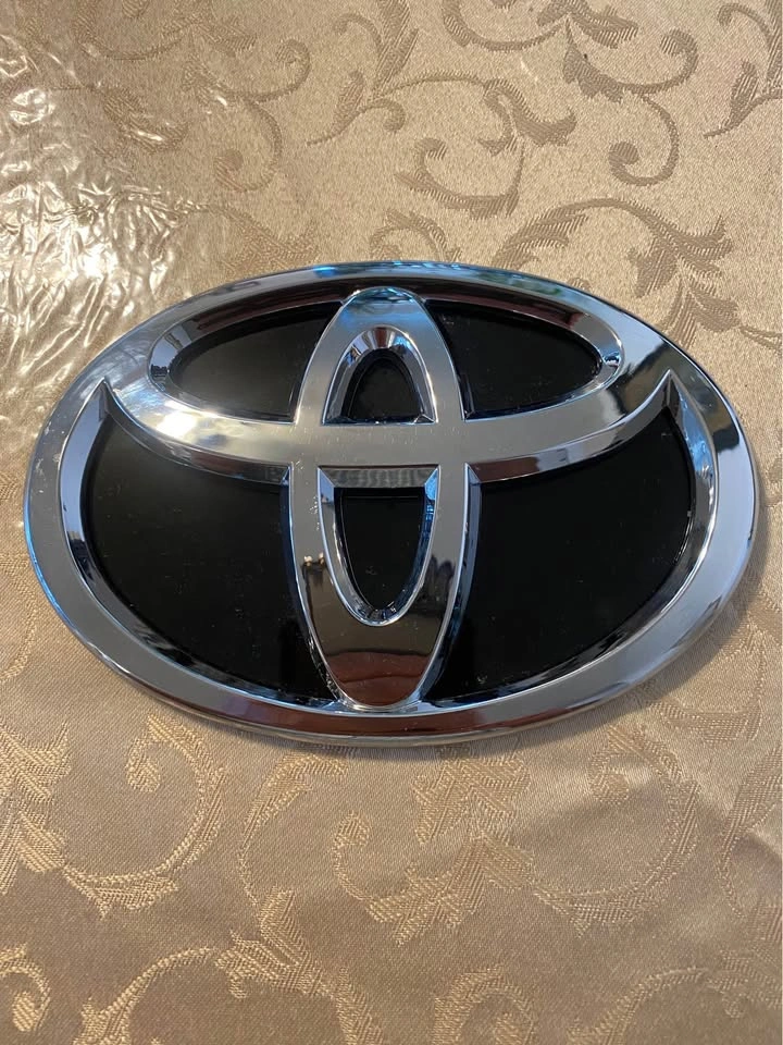 Toyota logo emblem - photo 5