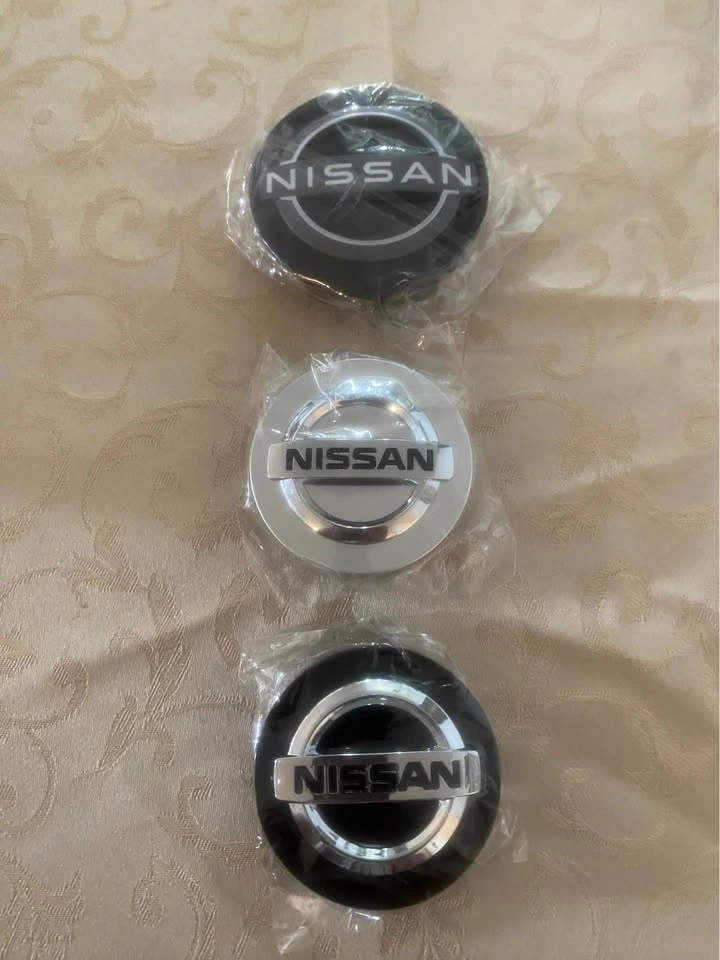 Nissan center caps - photo 2
