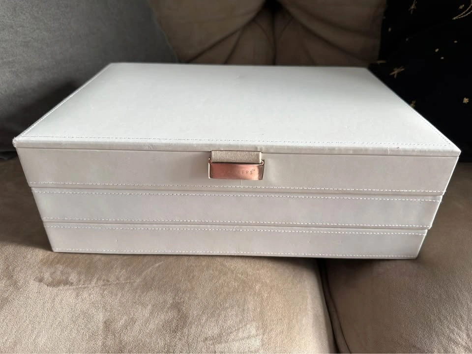 Stackers white leather jewellery box - photo 2