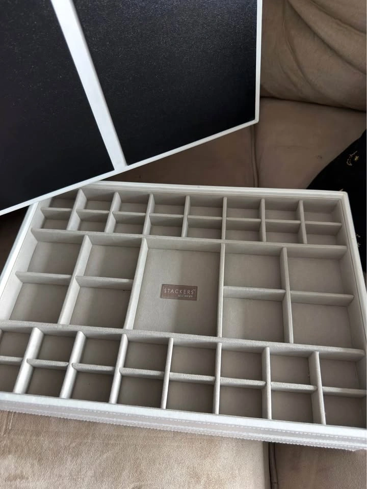 Stackers white leather jewellery box - photo 4