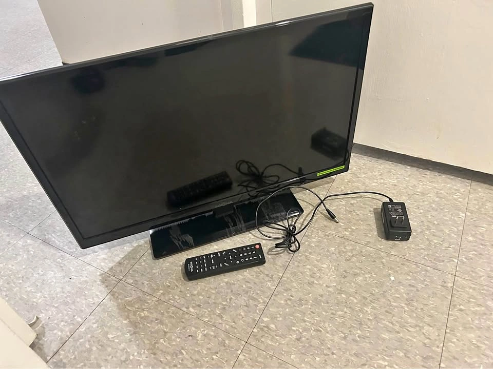 Insignia 28” LED TV