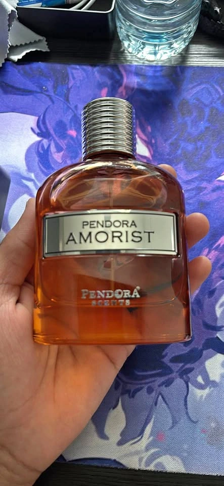 Paris Corner Pendora Amorist