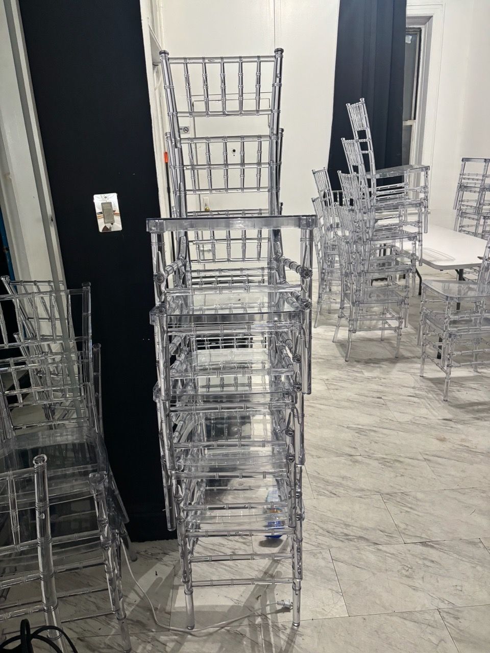 Clear Acrylic Chiavari Chair - photo 4