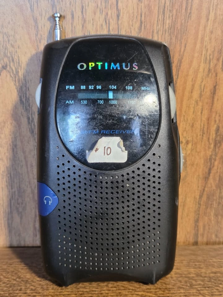 Optimus AM/FM Pocket-Sized Portable Radio - photo 2