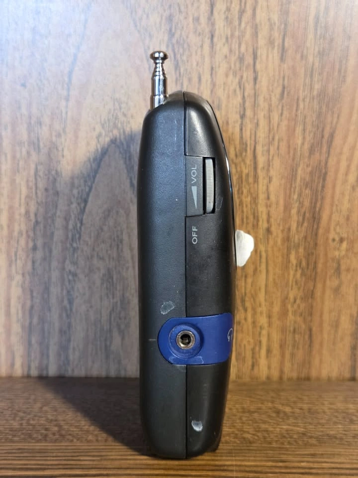 Optimus AM/FM Pocket-Sized Portable Radio - photo 3