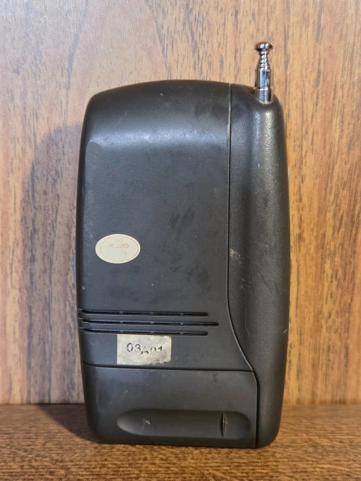 Optimus AM/FM Pocket-Sized Portable Radio - photo 4
