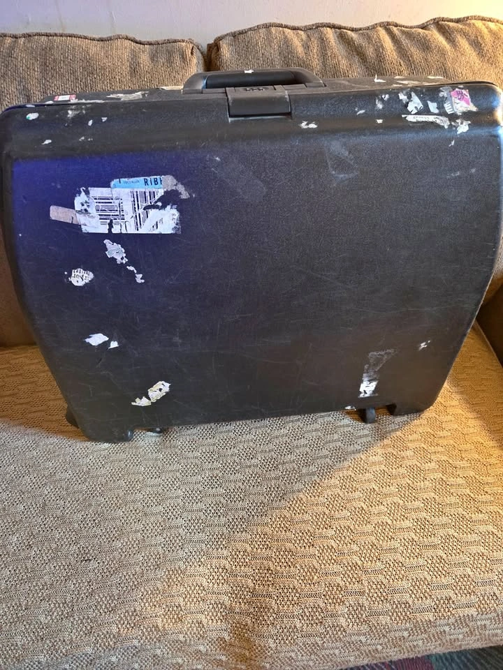 Ergo Hardshell Suitcase with two roller wheels and lock