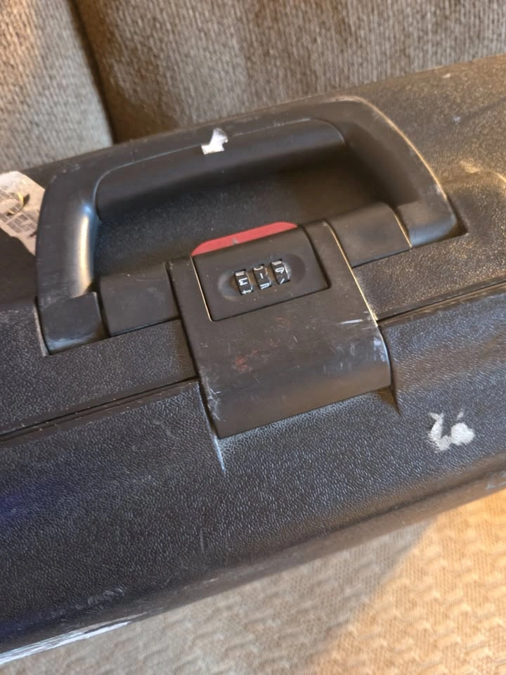 Ergo Hardshell Suitcase with two roller wheels and lock - photo 3